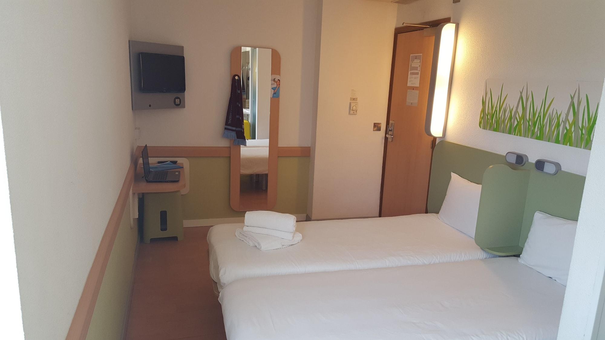 Ibis Budget Leeds Centre Crown Point Road Экстерьер фото