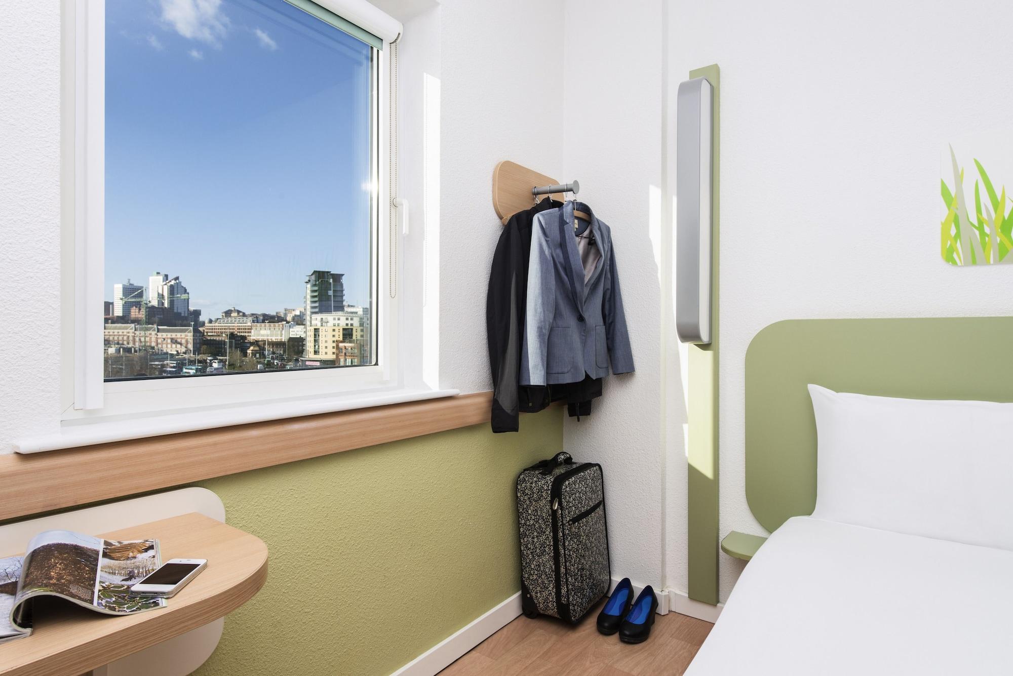 Ibis Budget Leeds Centre Crown Point Road Экстерьер фото