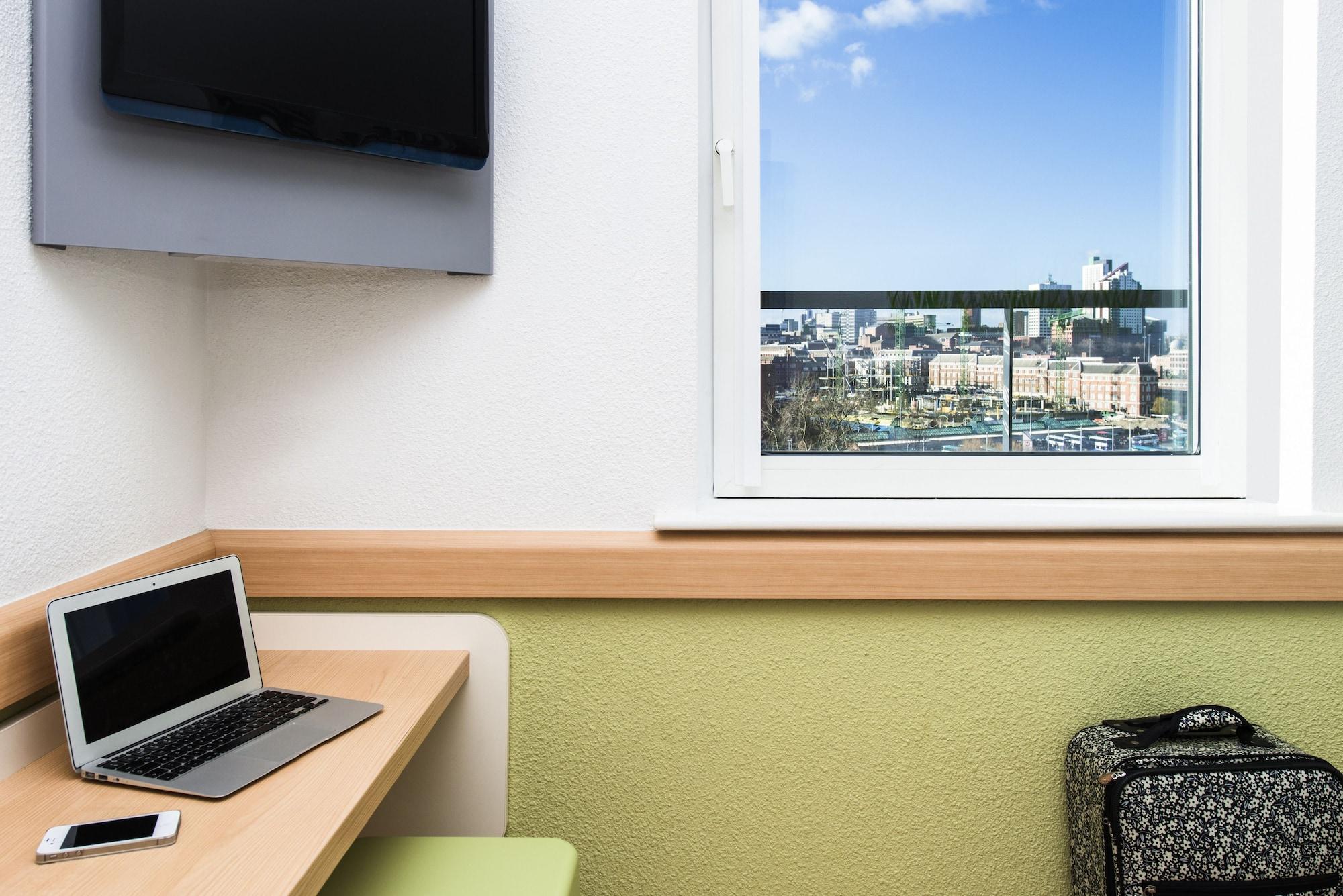 Ibis Budget Leeds Centre Crown Point Road Экстерьер фото