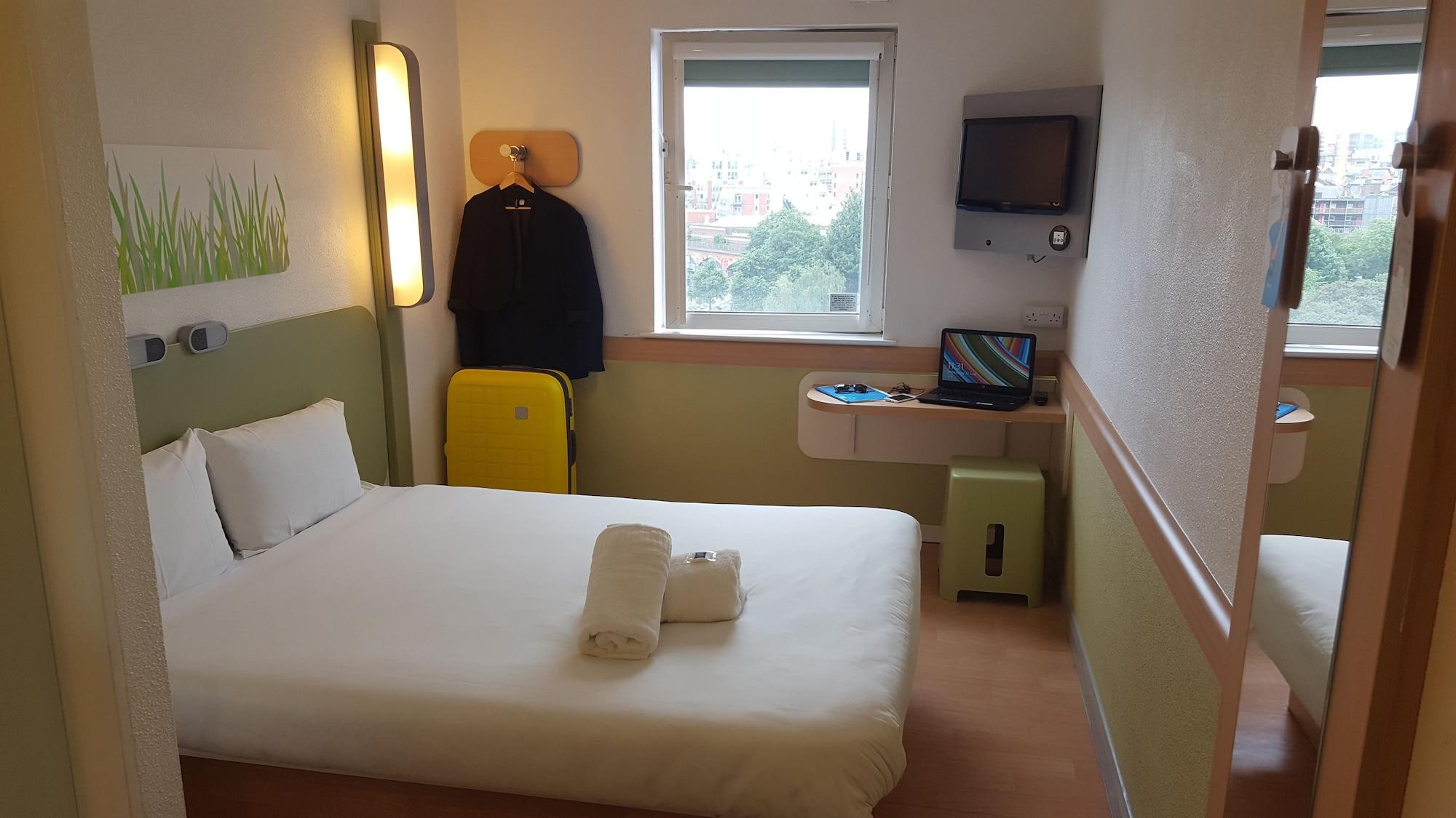 Ibis Budget Leeds Centre Crown Point Road Экстерьер фото