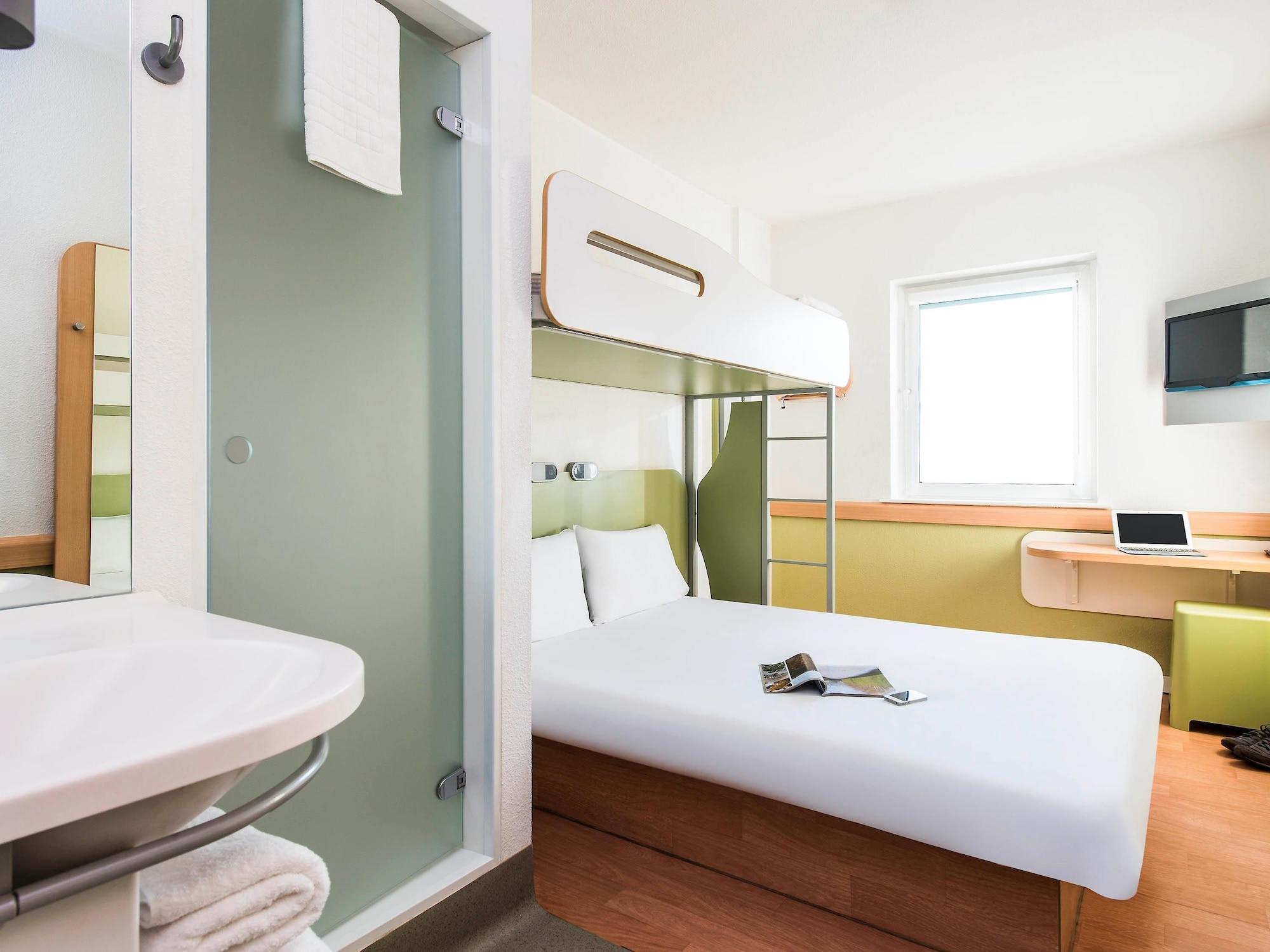 Ibis Budget Leeds Centre Crown Point Road Экстерьер фото