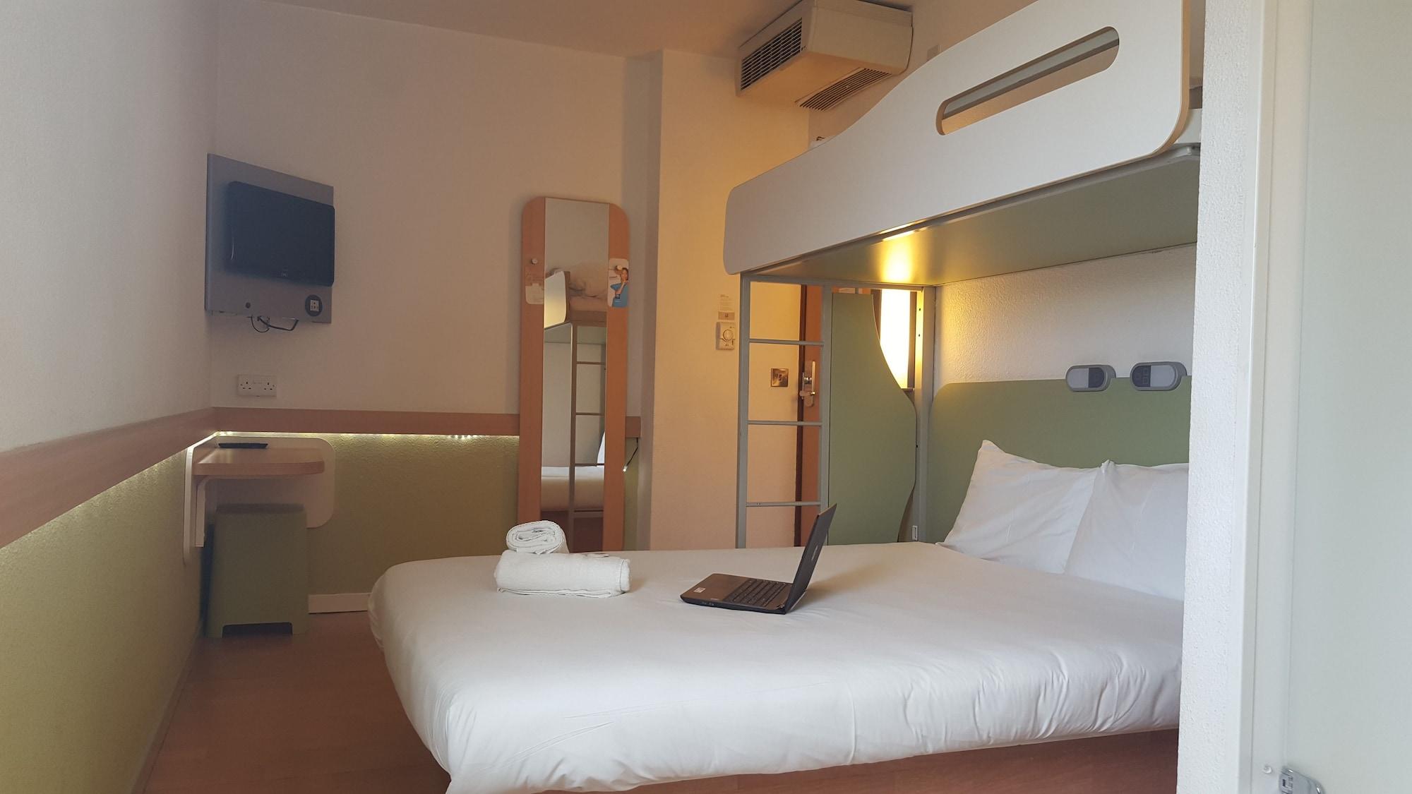 Ibis Budget Leeds Centre Crown Point Road Экстерьер фото