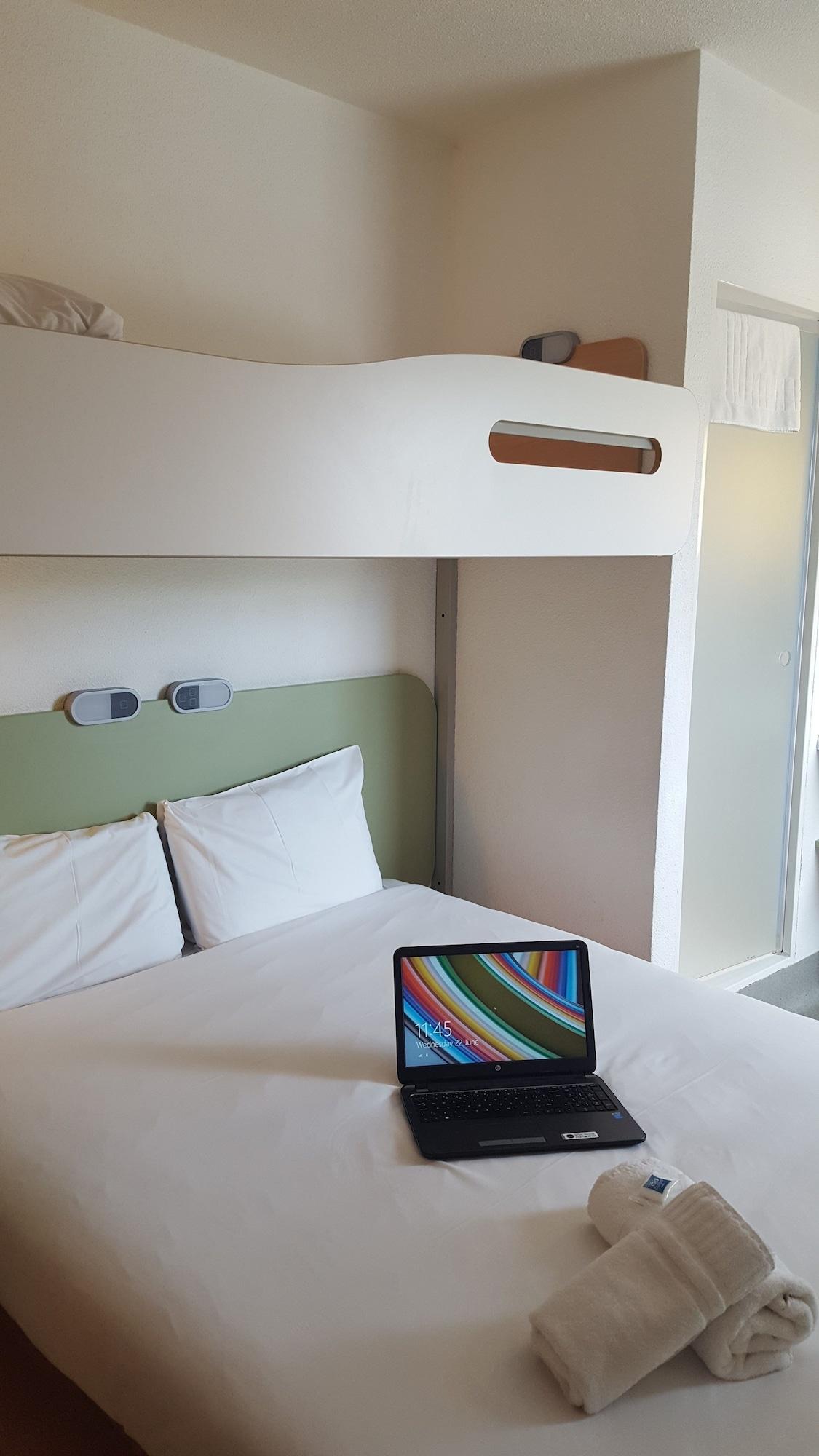 Ibis Budget Leeds Centre Crown Point Road Экстерьер фото
