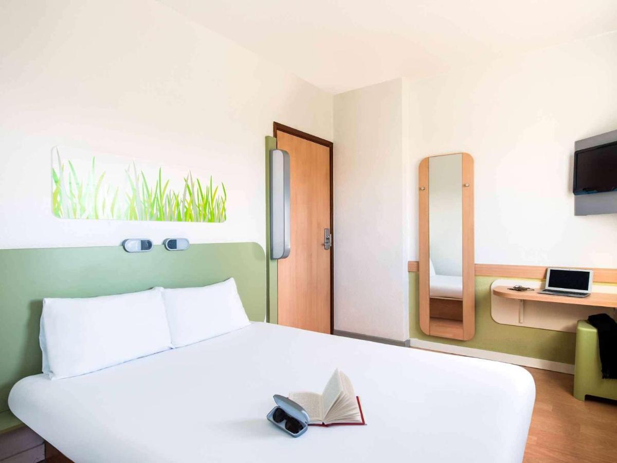 Ibis Budget Leeds Centre Crown Point Road Экстерьер фото
