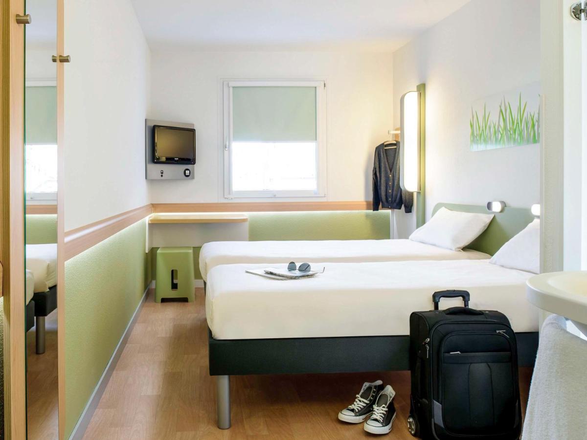 Ibis Budget Leeds Centre Crown Point Road Экстерьер фото