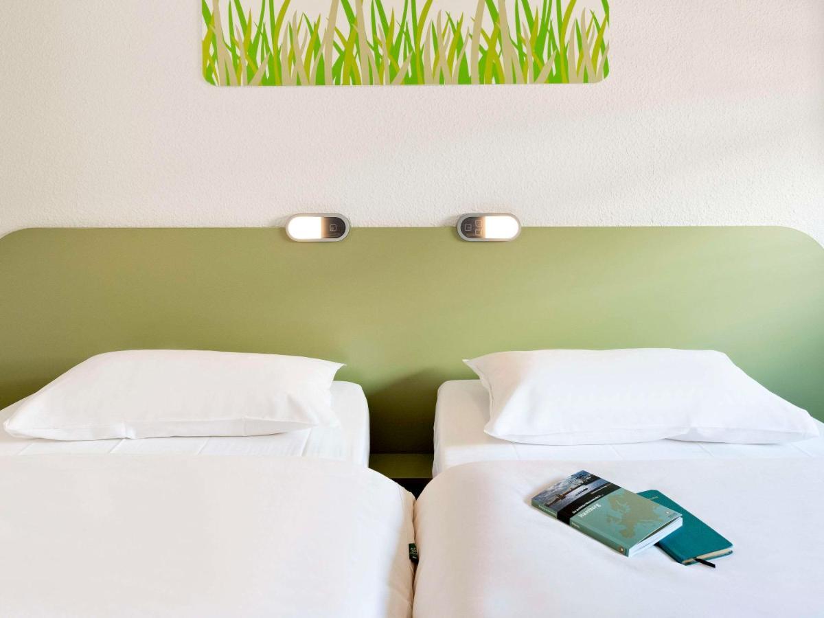 Ibis Budget Leeds Centre Crown Point Road Экстерьер фото