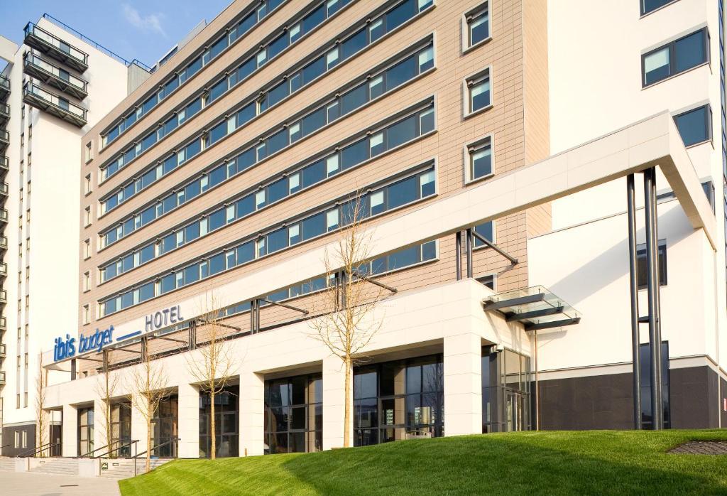 Ibis Budget Leeds Centre Crown Point Road Экстерьер фото