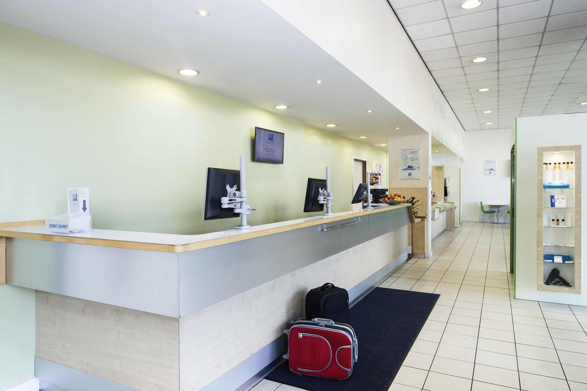 Ibis Budget Leeds Centre Crown Point Road Экстерьер фото