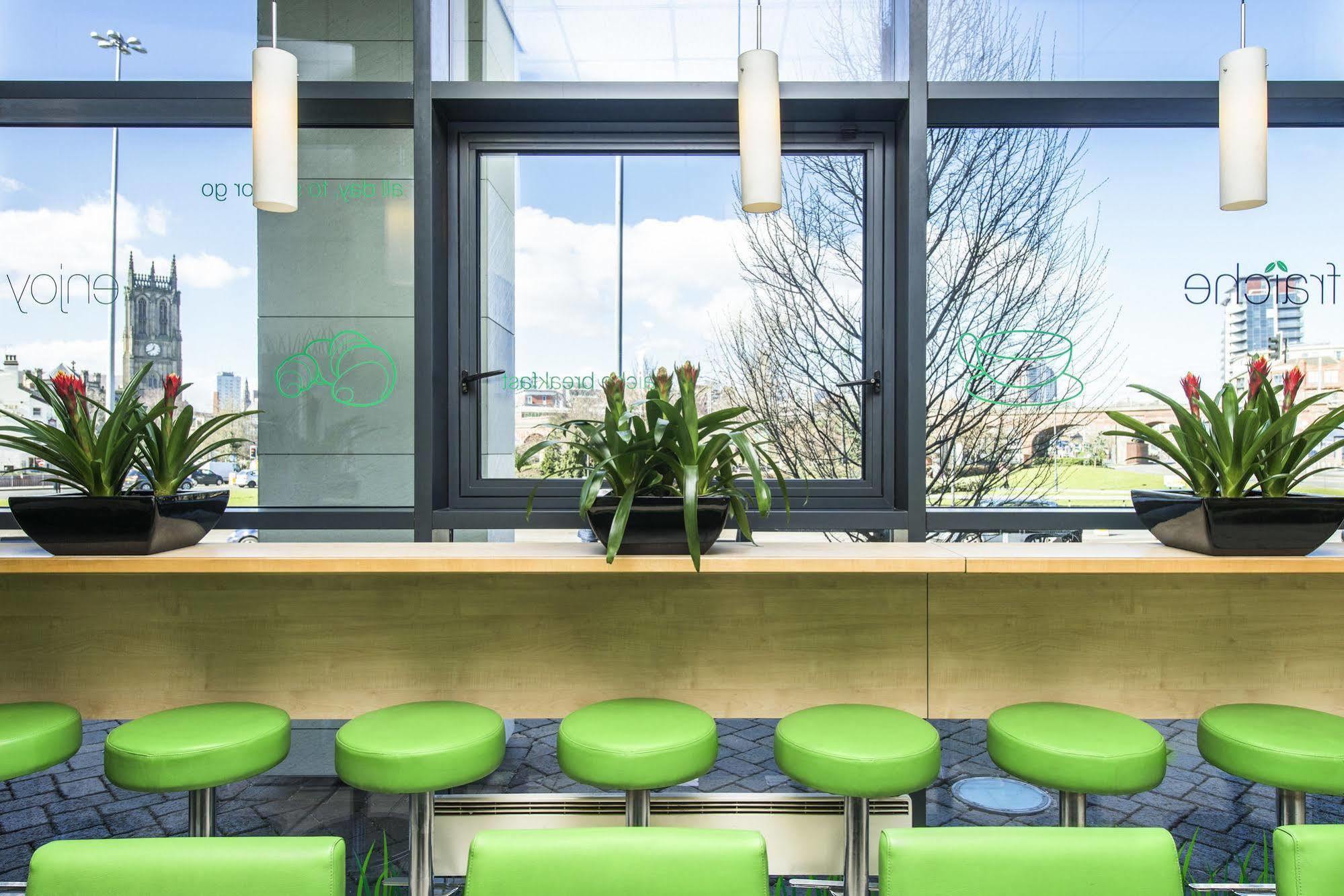 Ibis Budget Leeds Centre Crown Point Road Экстерьер фото