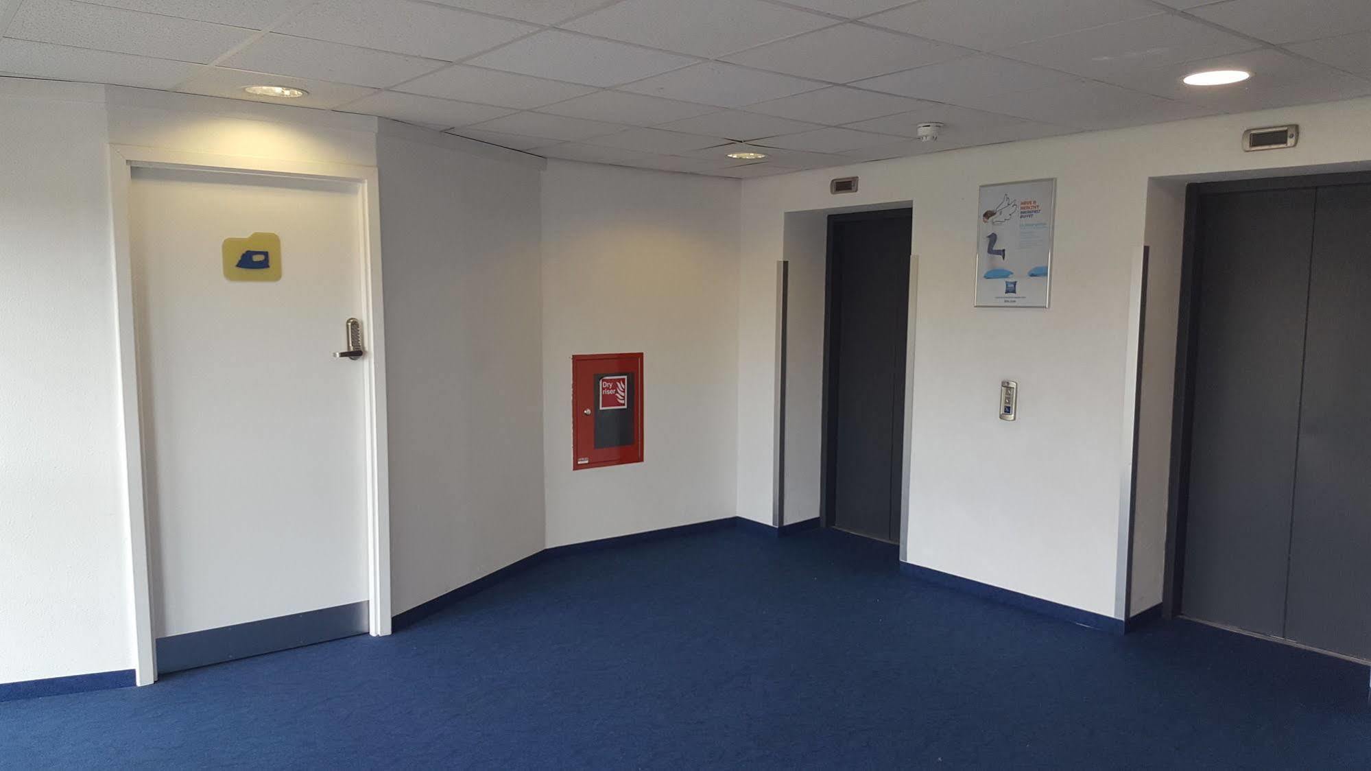 Ibis Budget Leeds Centre Crown Point Road Экстерьер фото