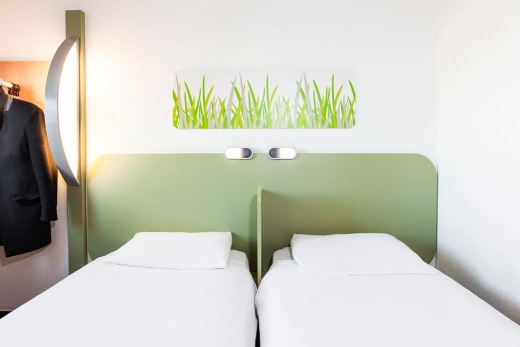 Ibis Budget Leeds Centre Crown Point Road Экстерьер фото