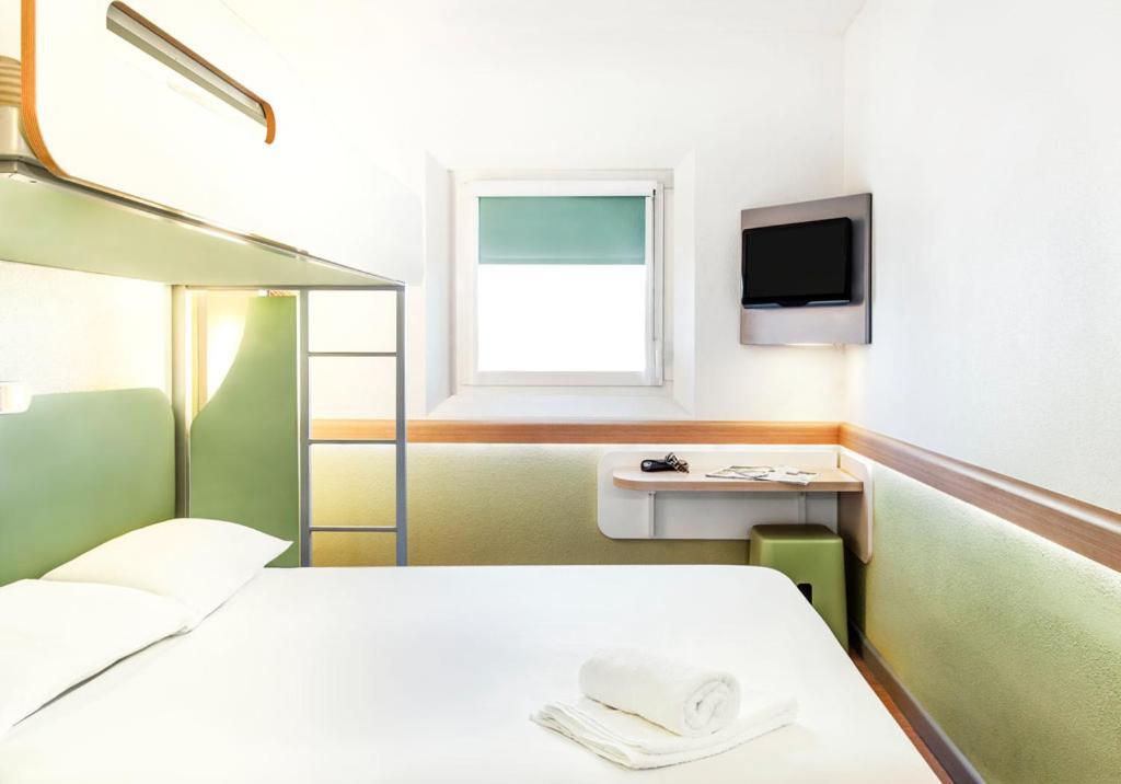 Ibis Budget Leeds Centre Crown Point Road Экстерьер фото